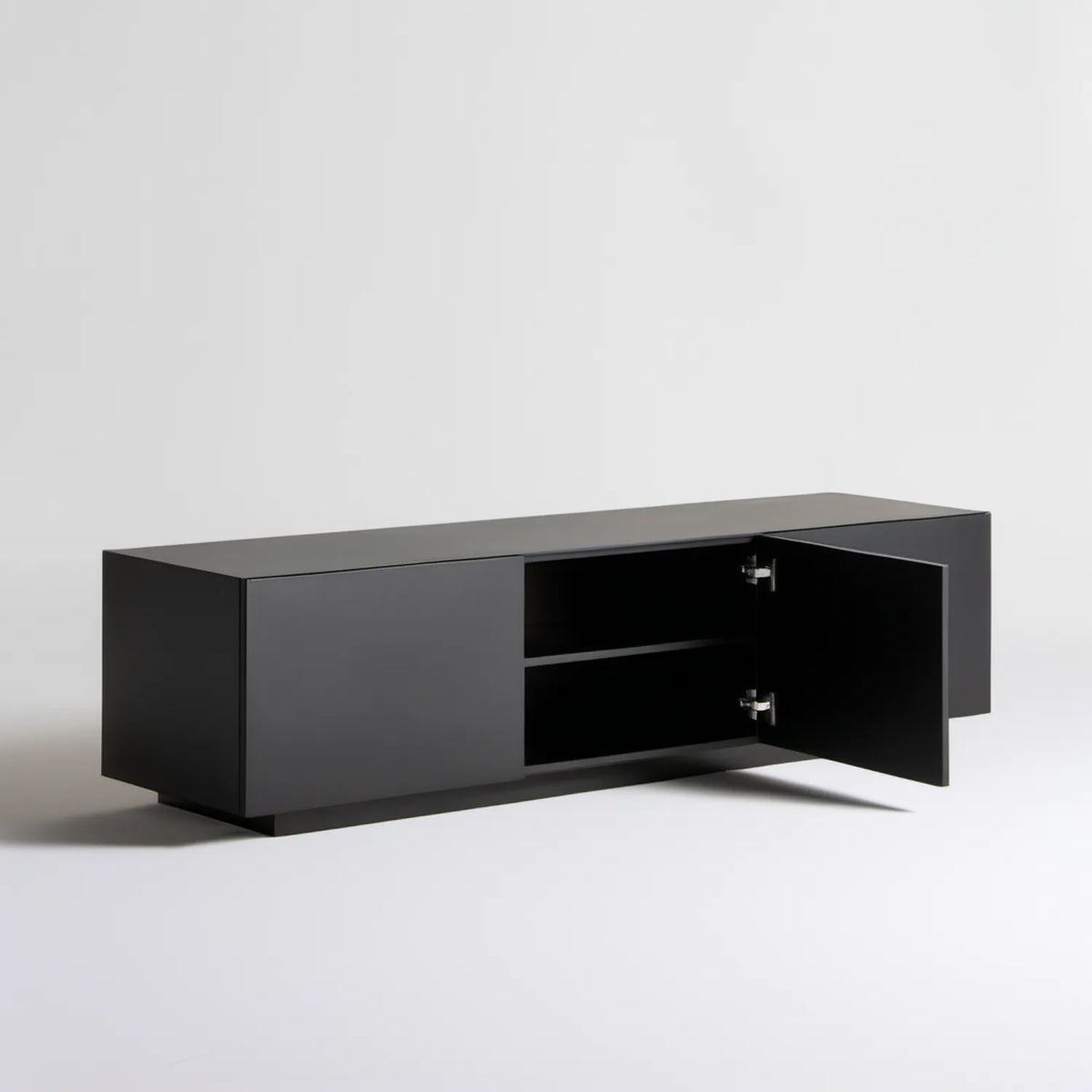 Czarna szafka RTV z płyty laminowanej 140 x 40 x 45 cm
